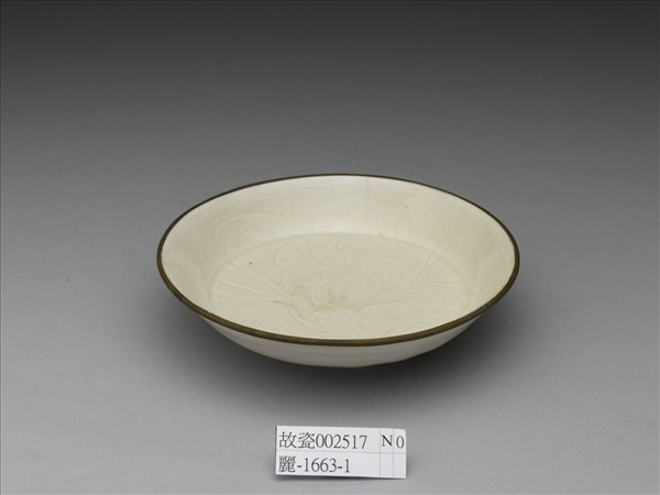 定窯 白瓷劃花蓮花紋盤