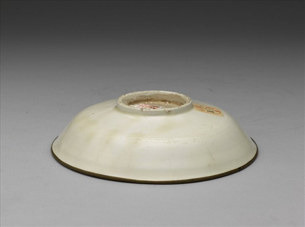 定窯 白瓷劃花蓮花紋盤