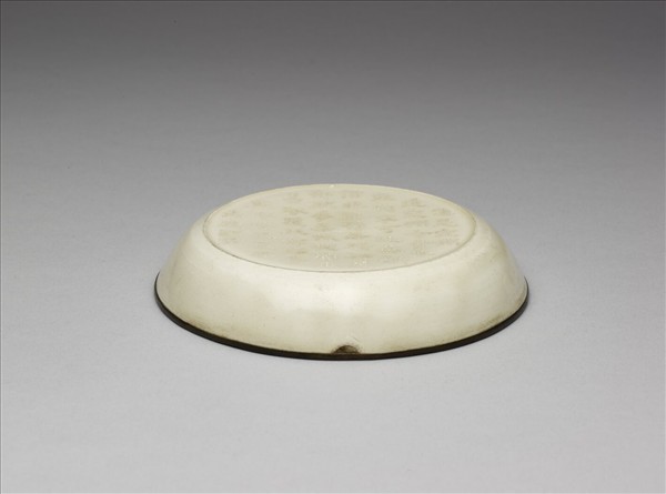 定窯 白瓷劃花牡丹紋碟