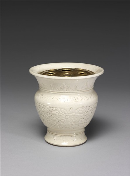 白瓷劃花靈芝紋渣斗