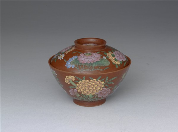 宜興胎畫琺瑯四季花卉蓋碗