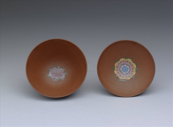 宜興胎畫琺瑯四季花卉蓋碗