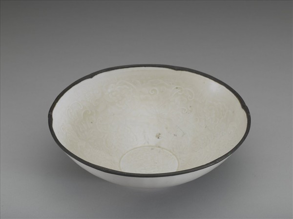 定窯 白瓷印花花卉紋碗