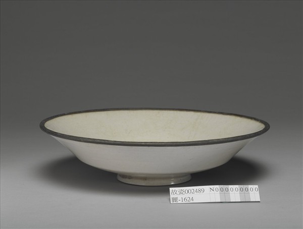 定窯 白瓷劃花雙鳧紋折腰盤