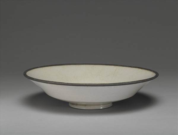 定窯 白瓷劃花雙鳧紋折腰盤