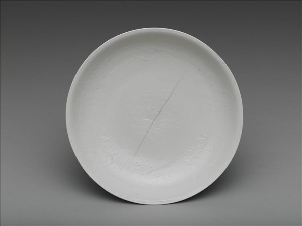 白瓷印花花卉紋盤