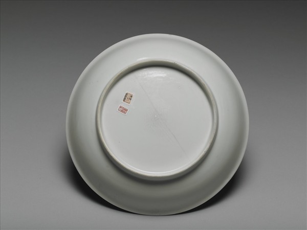 白瓷印花花卉紋盤