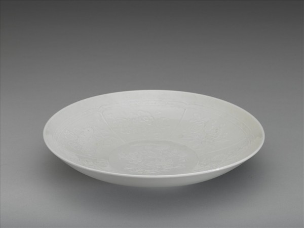 白瓷印花花卉紋盤