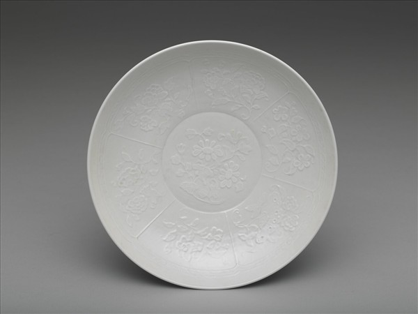 白瓷印花花卉紋盤