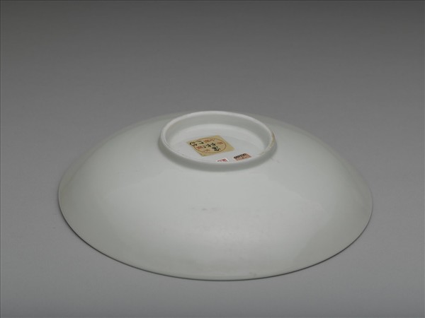 白瓷印花花卉紋盤