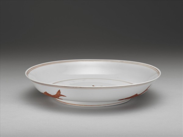 白瓷描紅魚紋盤