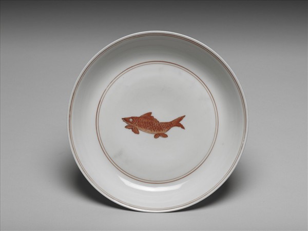白瓷描紅魚紋盤