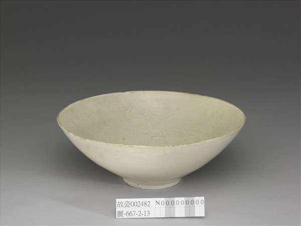 定窯 白瓷印花蓮塘水鳥紋碗