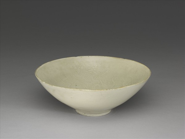 定窯 白瓷印花蓮塘水鳥紋碗