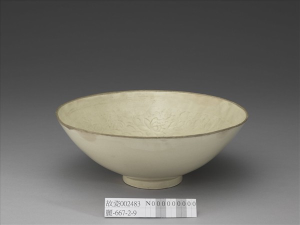 白瓷印花蓮塘魚紋碗