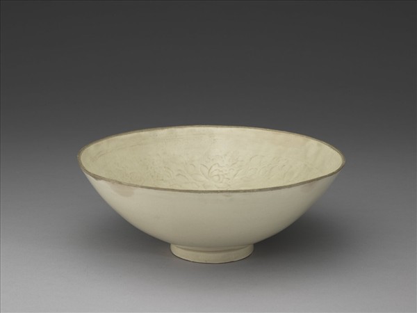 白瓷印花蓮塘魚紋碗