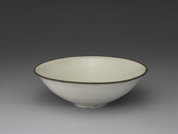 定窯 白瓷劃花蓮花紋碗