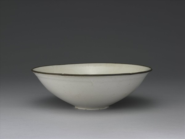 定窯 白瓷劃花蓮花紋碗