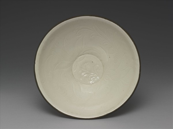 定窯 白瓷劃花蓮花紋碗