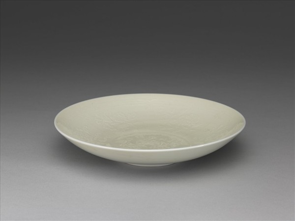 白瓷印花花卉紋盤