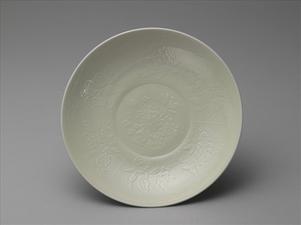 白瓷印花花卉紋盤