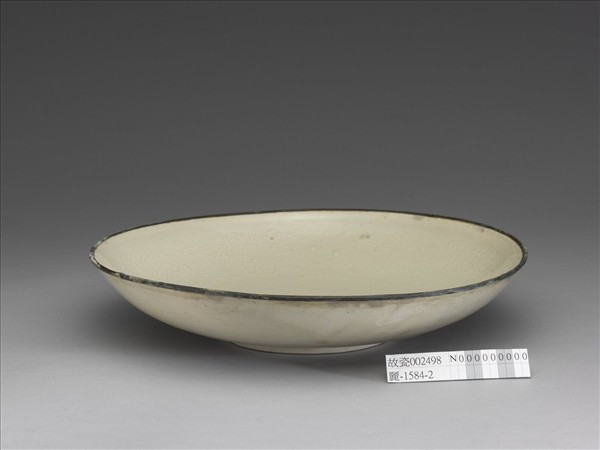 定窯 白瓷印花牡丹紋盤