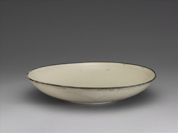 定窯 白瓷印花牡丹紋盤