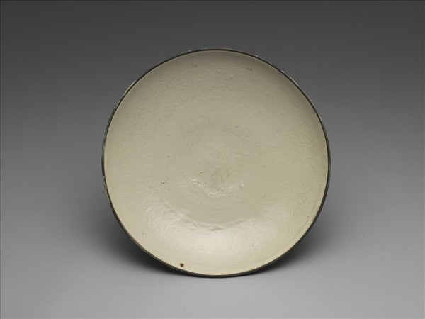 定窯 白瓷印花牡丹紋盤