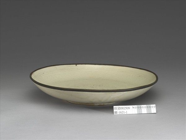 定窯 白瓷印花蓮花紋盤