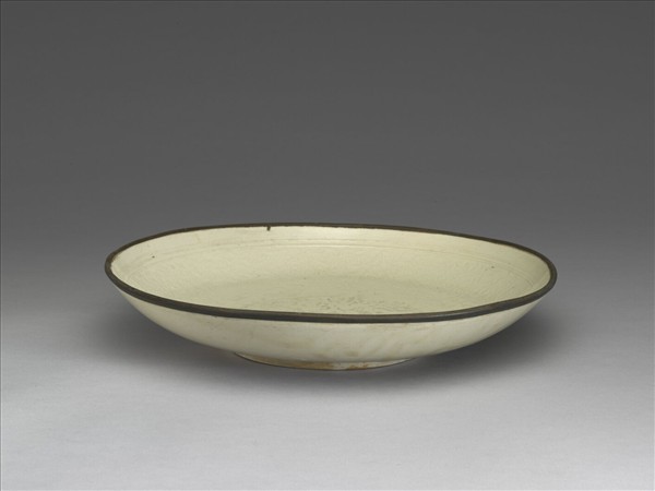 定窯 白瓷印花蓮花紋盤