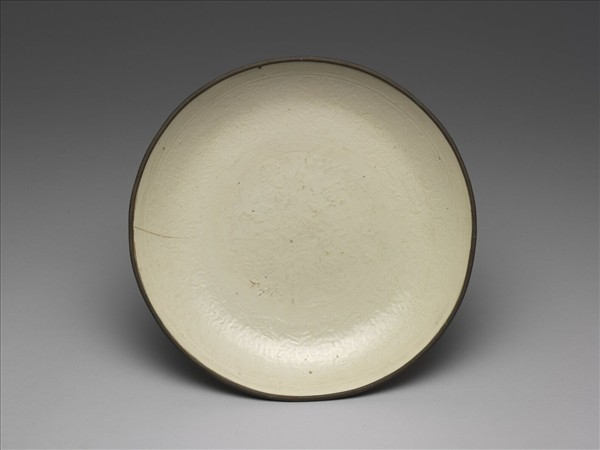 定窯 白瓷印花蓮花紋盤