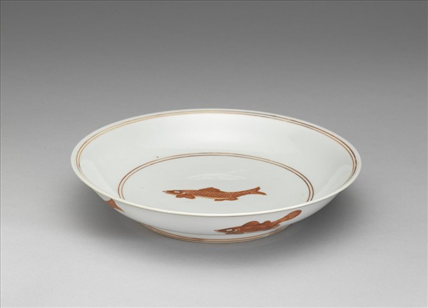 白瓷描紅魚紋盤