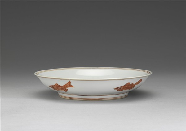白瓷描紅魚紋盤