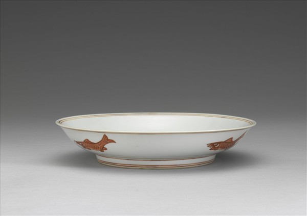 白瓷描紅魚紋盤