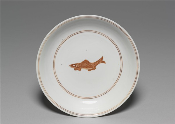白瓷描紅魚紋盤