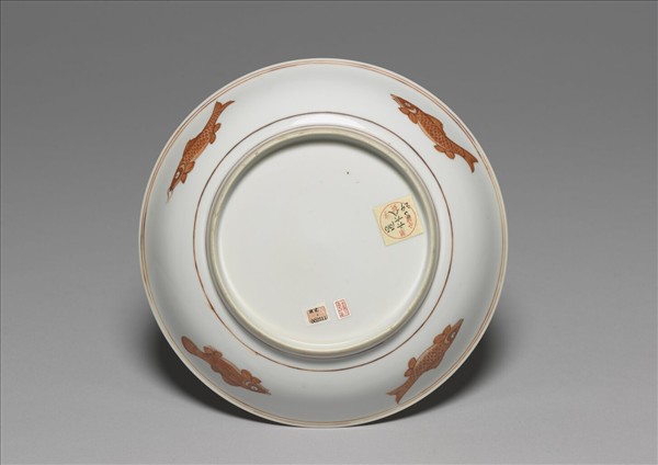 白瓷描紅魚紋盤