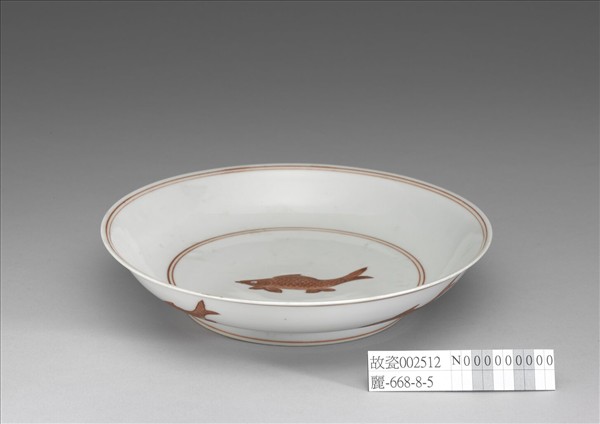 白瓷描紅魚紋盤