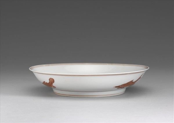 白瓷描紅魚紋盤