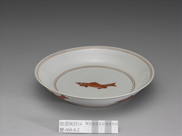 白瓷描紅魚紋盤
