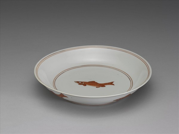 白瓷描紅魚紋盤