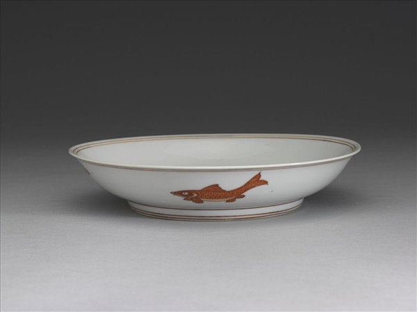 白瓷描紅魚紋盤