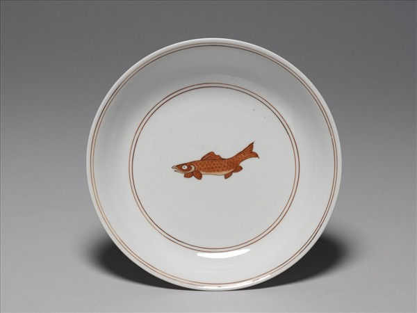 白瓷描紅魚紋盤