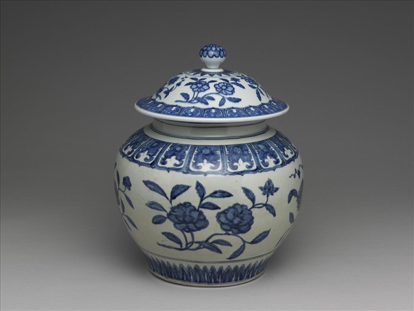青花花卉蓋罐