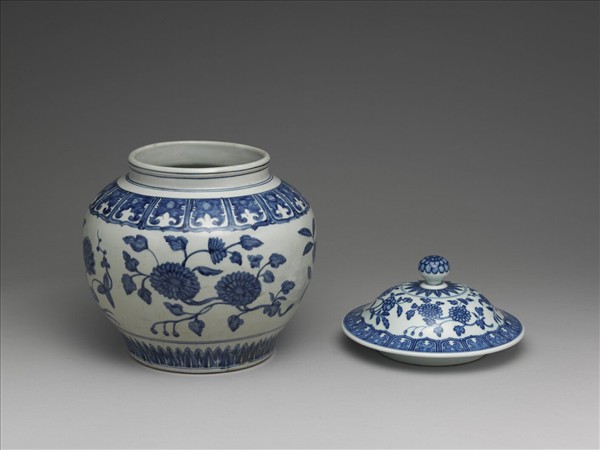 青花花卉蓋罐