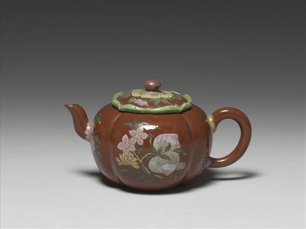 宜興胎畫琺瑯萬壽長春海棠式壺