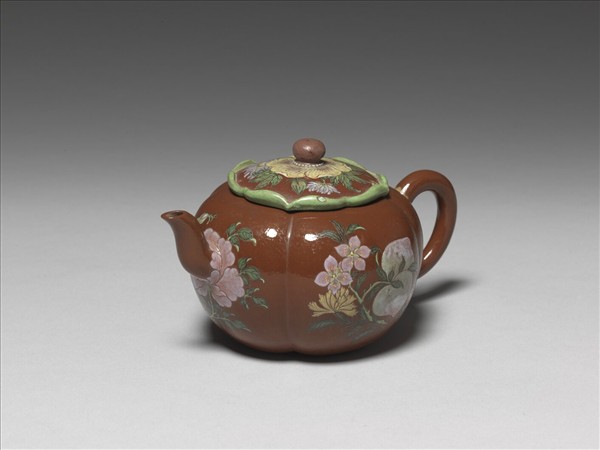 宜興胎畫琺瑯萬壽長春海棠式壺