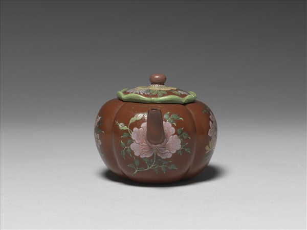 宜興胎畫琺瑯萬壽長春海棠式壺