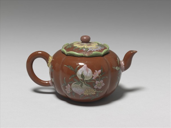 宜興胎畫琺瑯萬壽長春海棠式壺