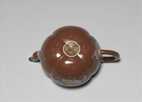 宜興胎畫琺瑯萬壽長春海棠式壺