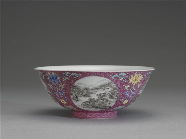 琺瑯彩洋紅地開光山水圖碗